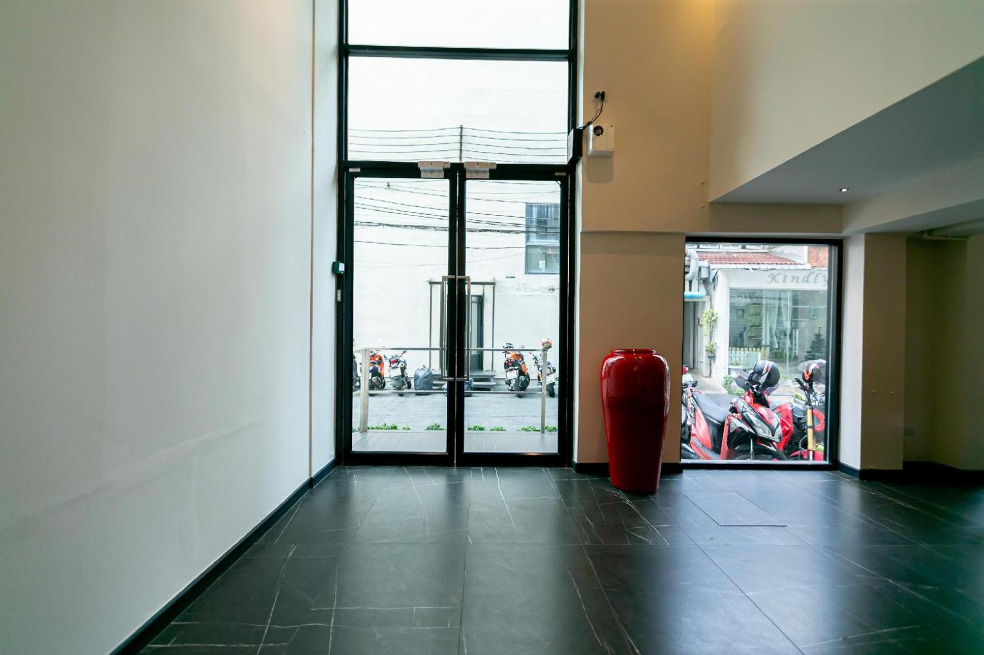 Uno Express Otel Bangkok Dış mekan fotoğraf